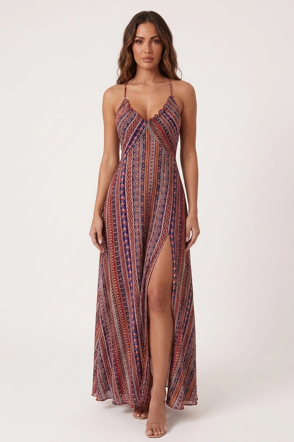 Robe bohème longue dos nu fendue rouge Malia portée de face par Camille cheveux détachés