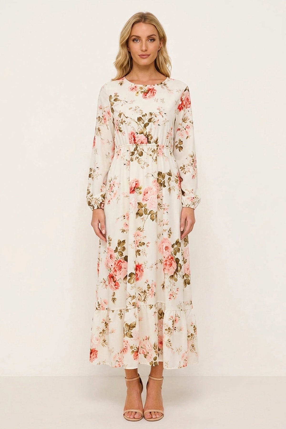 Robe bohème longue fleurie crème fleuri rose Apolline portée de face par Chloé cheveux détachés