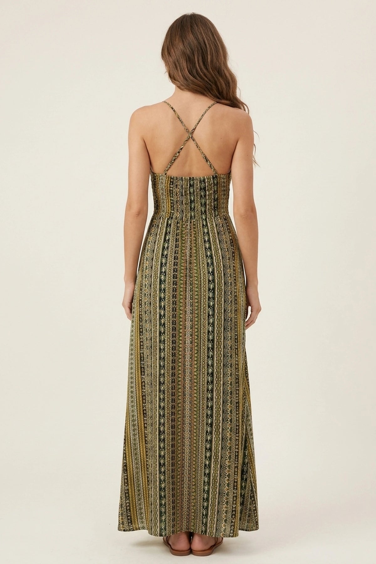 Robe bohème longue dos nu fendue verte Malia vue de dos avec bretelles croisées