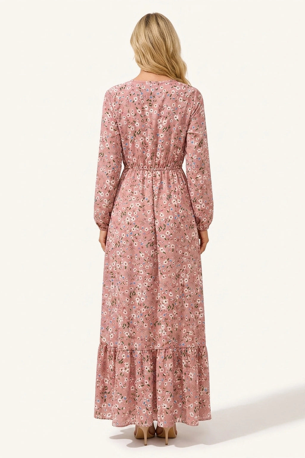 Robe bohème longue fleurie rose poudré Apolline vue de dos sur Chloé cheveux détachés