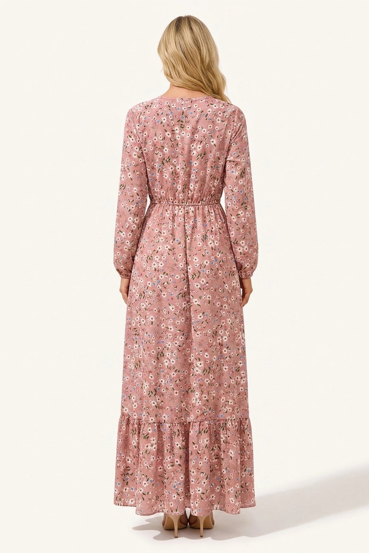 Robe bohème longue fleurie rose poudré Apolline vue de dos sur Chloé cheveux détachés