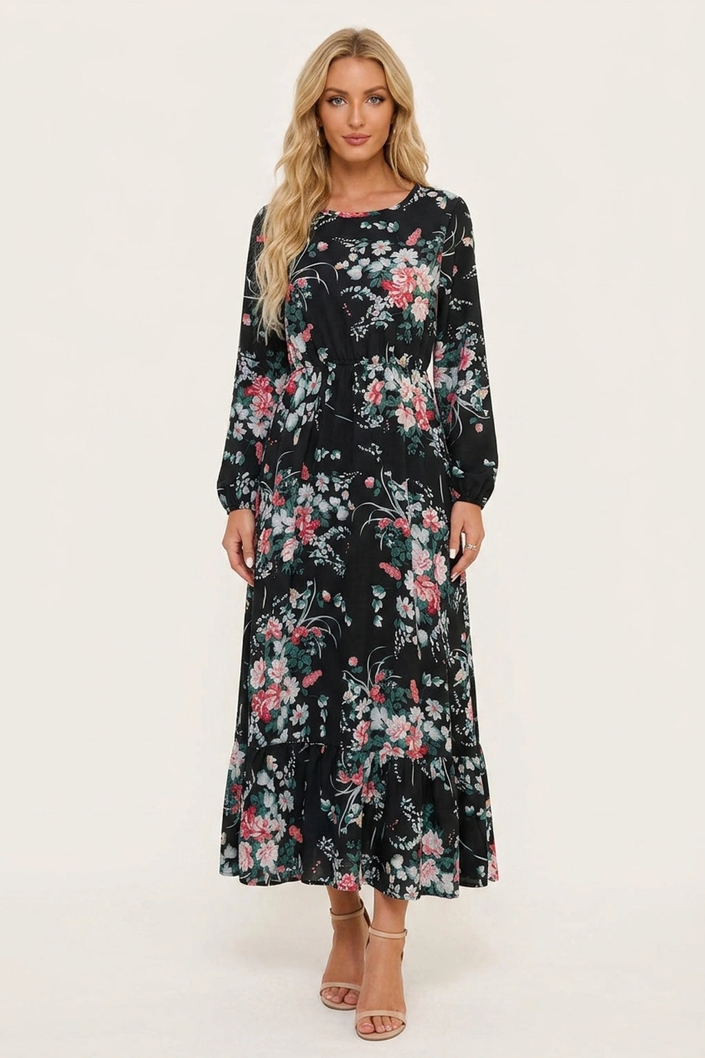 Robe bohème longue fleurie noir fleuri Apolline portée de face par Chloé cheveux détachés