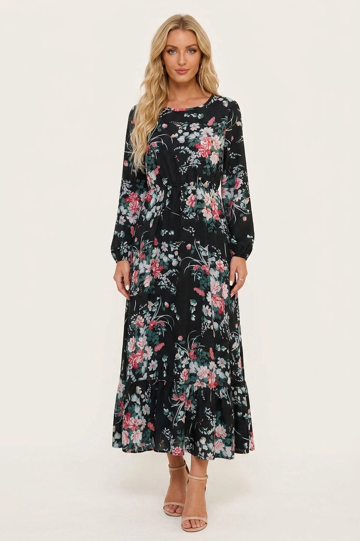 Robe bohème longue fleurie noir fleuri Apolline portée de face par Chloé cheveux détachés