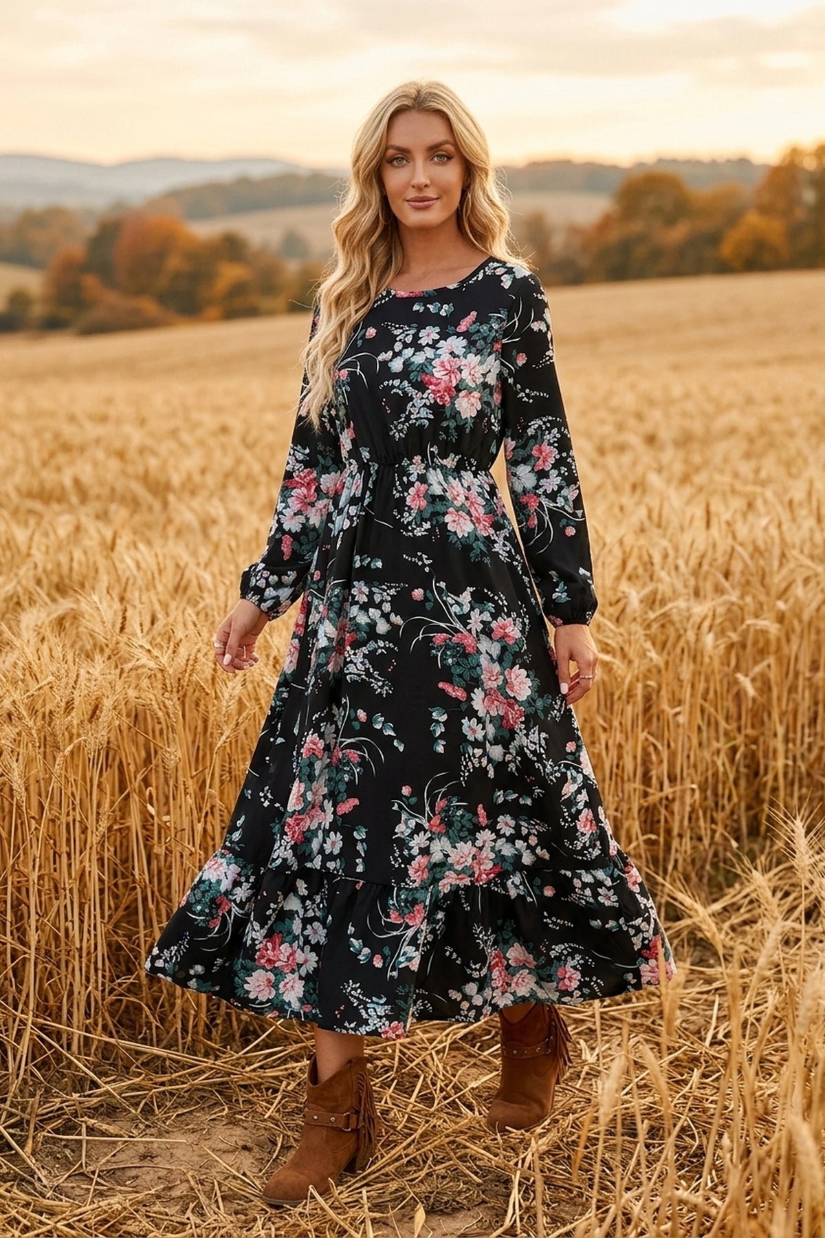 Robe bohème longue fleurie Apolline noir fleuri portée en automne avec bottines bohèmes dans un champ de blé