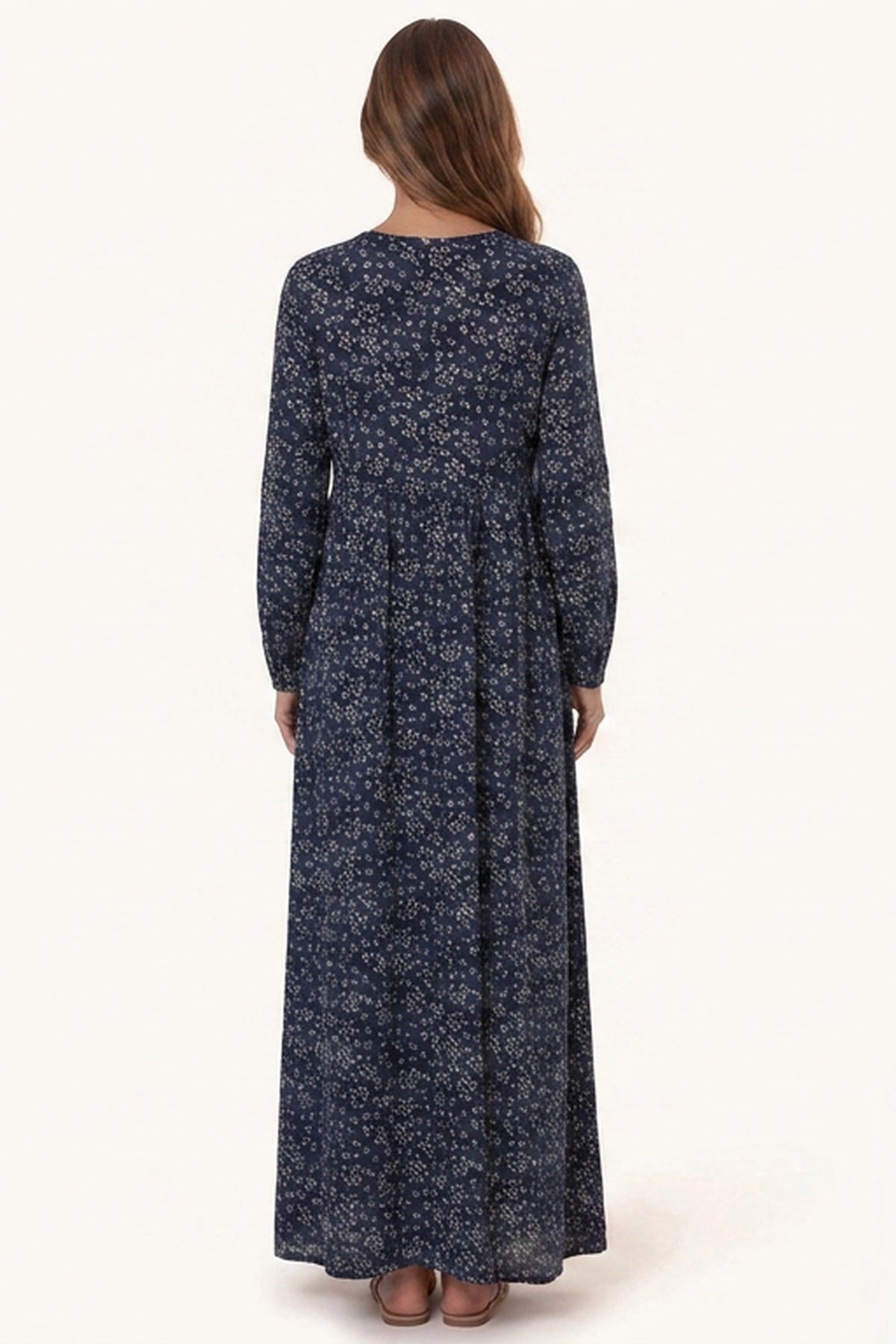 Robe bohème longue coton Naëlle marine portée de dos par Élena
