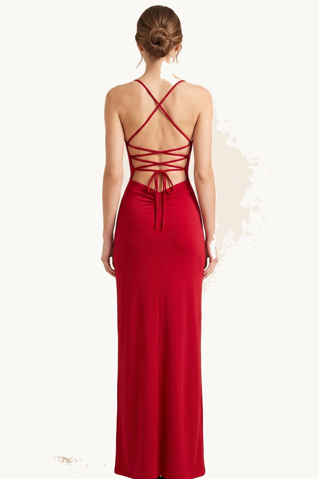 Robe sexy longue rouge Selena vue de dos sur Élena, bretelles croisées, laçage dos et coupe près du corps