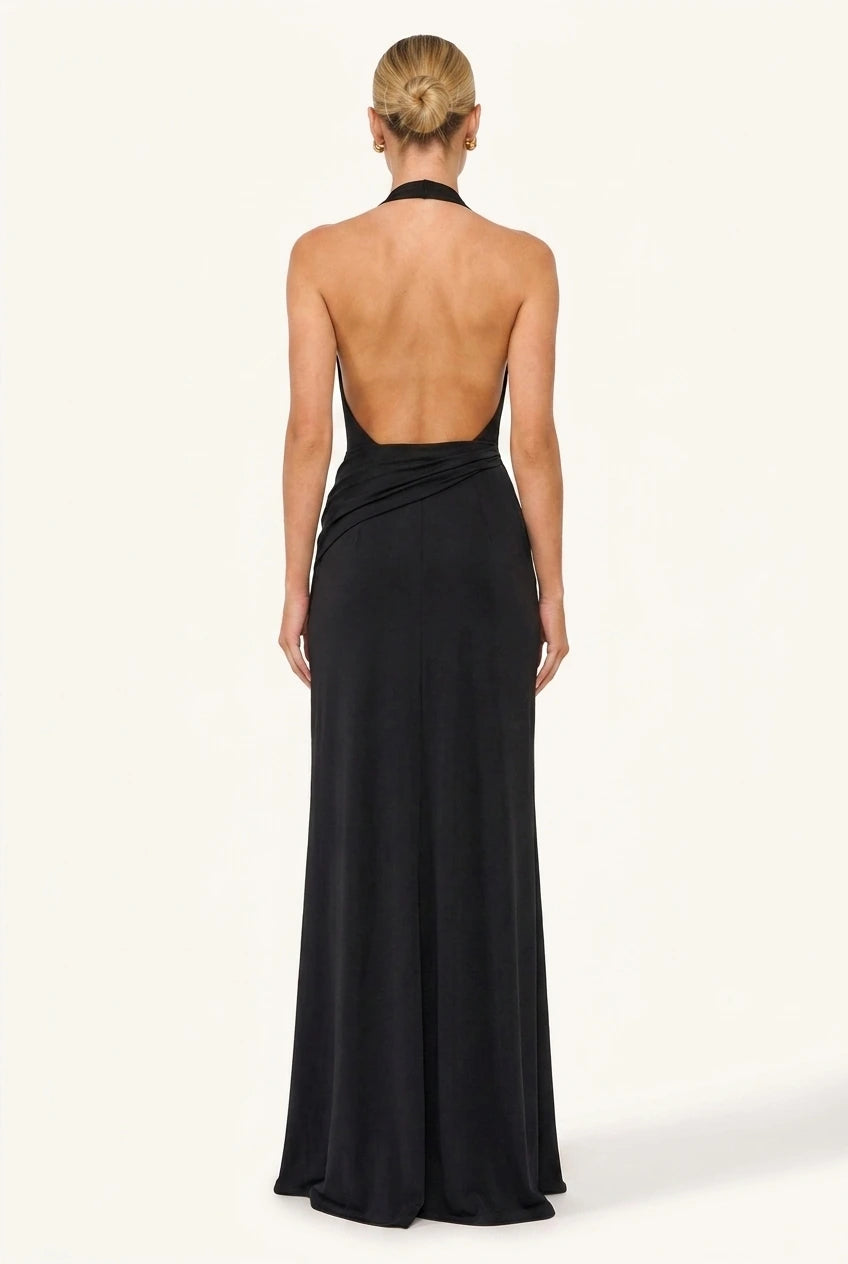 Robe sexy longue fendue noire Solène portée de dos par Chloé