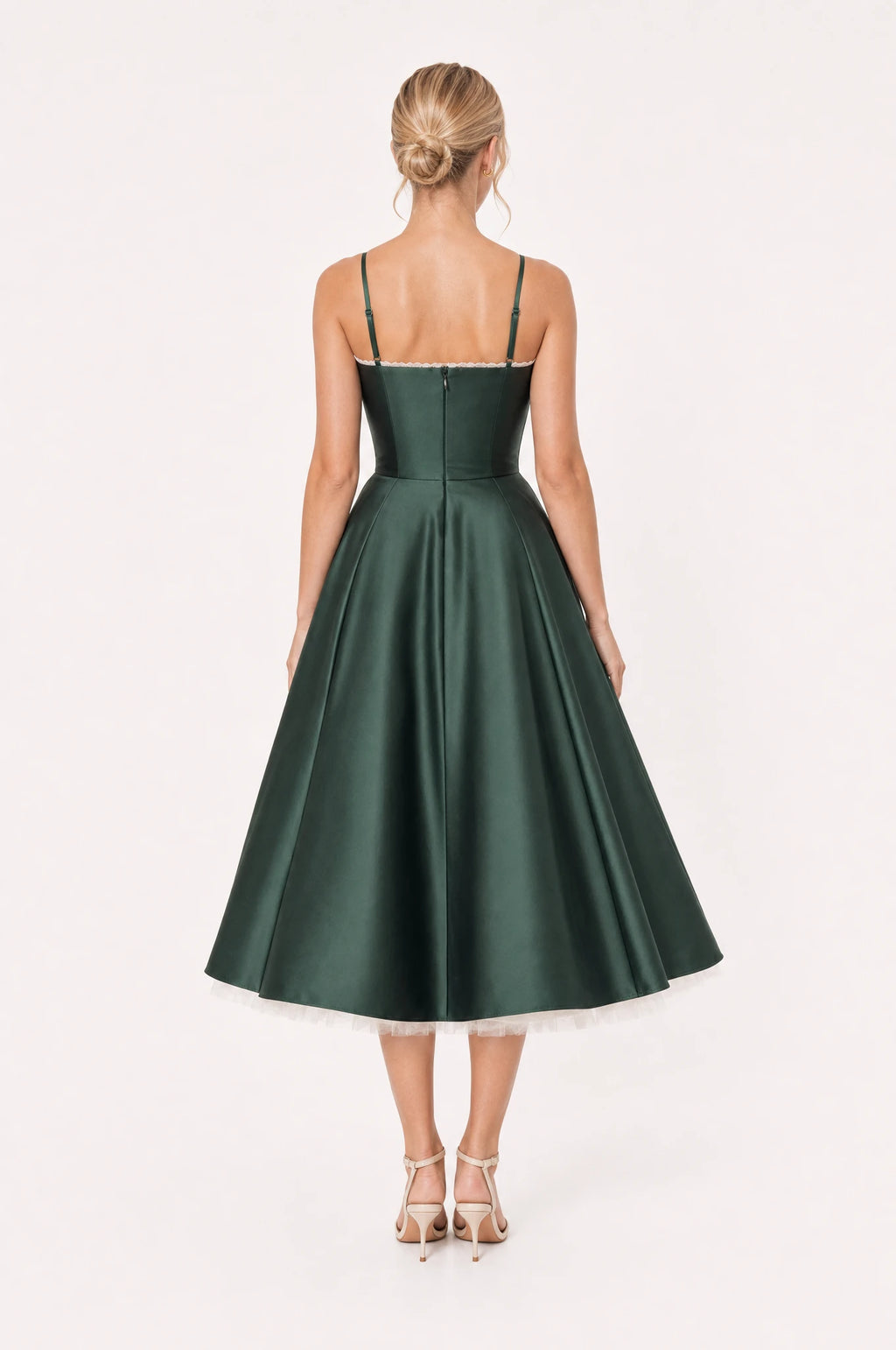 Dos de la robe vintage bustier vert émeraude Éléonore portée par Aude, fermeture zippée visible, fines bretelles ajustables, taille cintrée, jupe en corolle ample