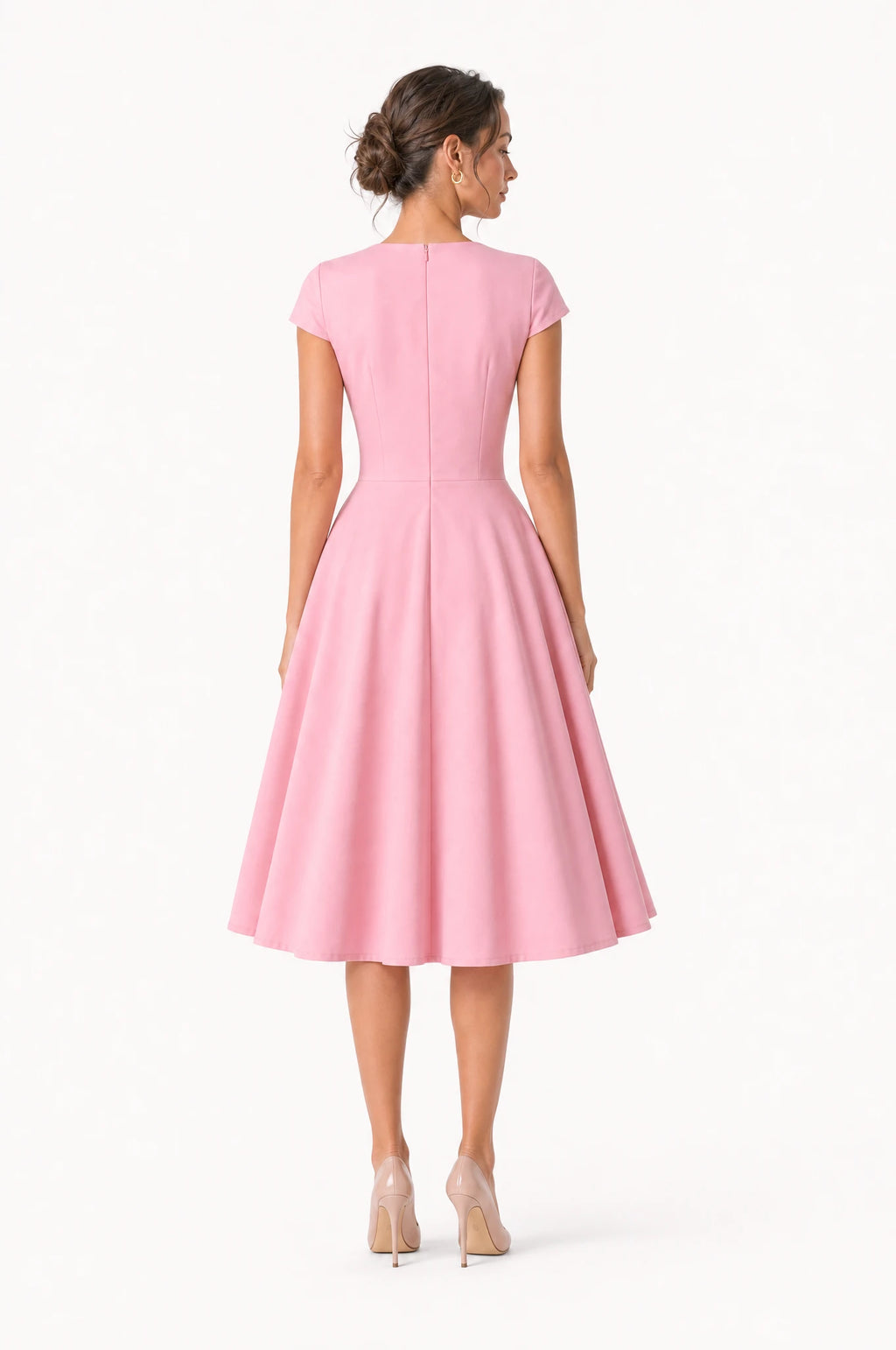 Dos de la robe vintage rose Odette portée par Nath, couture centrale et fermeture éclair invisible, manches courtes, jupe en corolle