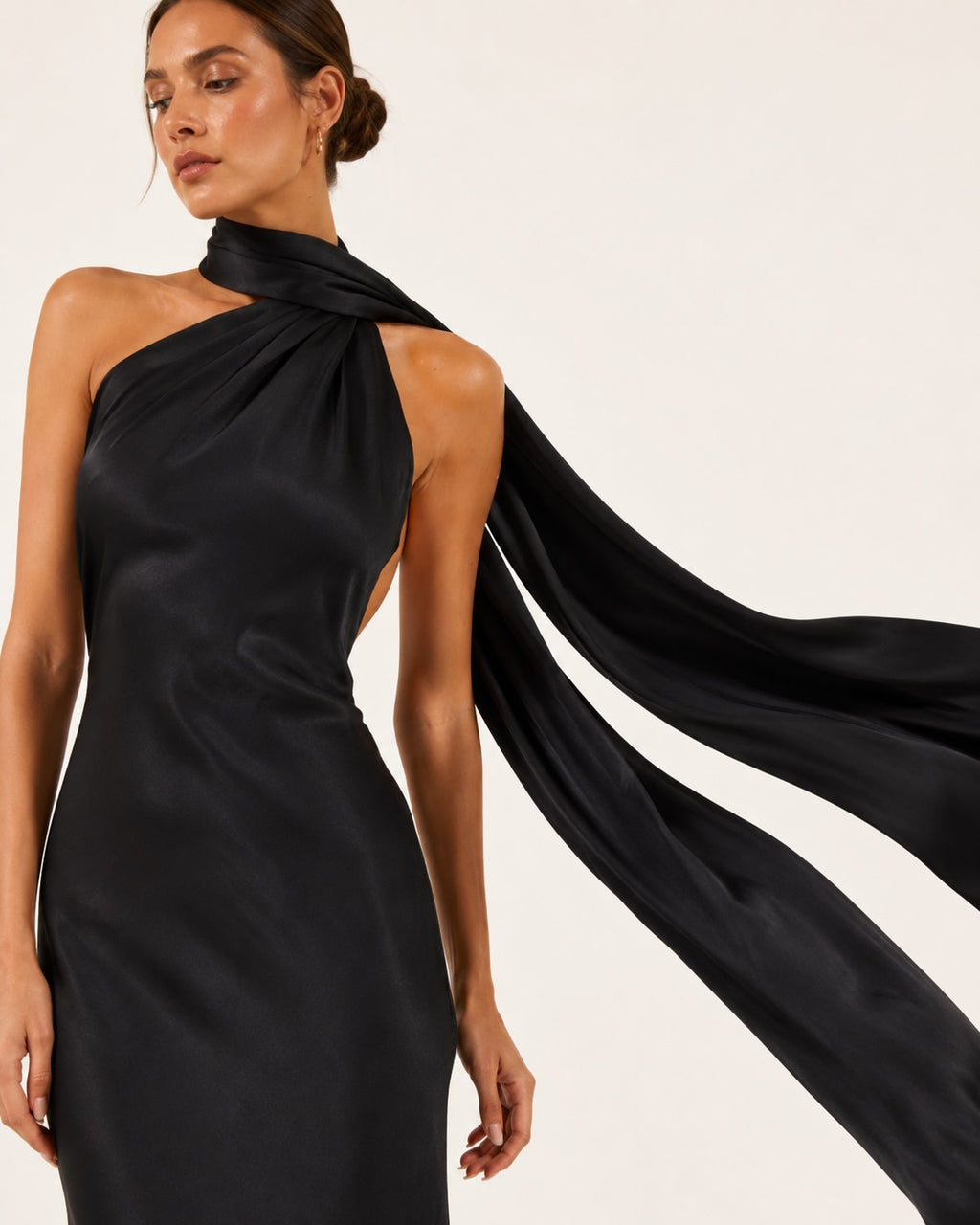 Robe Longue Satinée Elégante avec Traine "Eléa"
